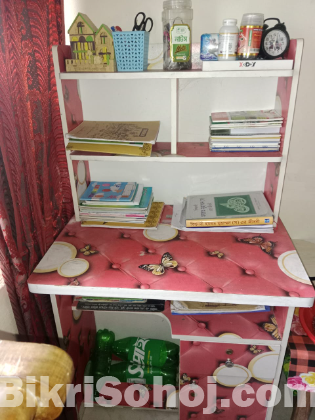 বাচ্চাদের পড়ার টেবিল